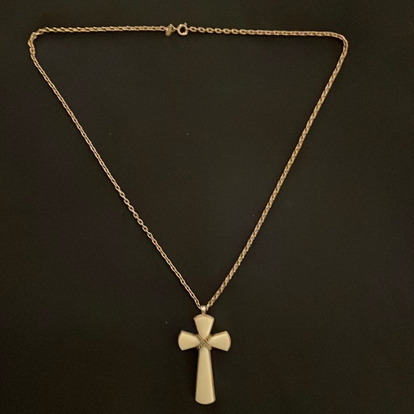 Jewelry - Stone cross on gold tone chain.